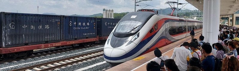 20220528_124019-train-arriving-muang-xai-L